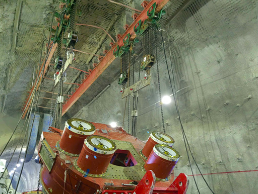 南京今明機(jī)械工程有限公司為中鐵山東李樓煤礦，定制4臺(tái)32t氣動(dòng)葫蘆用于盾構(gòu)機(jī)組裝